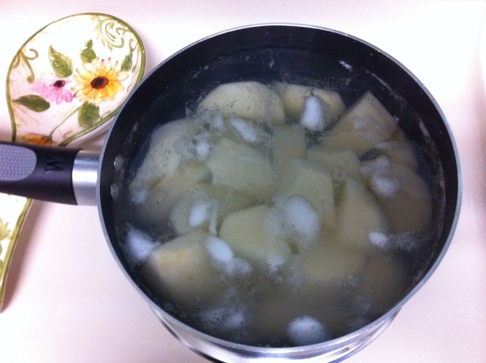 Potatoes are clean, boil until tender.