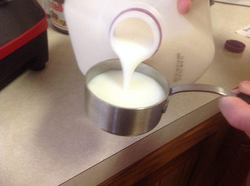 Pour 1/4 milk in your cup. You can add more milk if you want it to be more creamy.