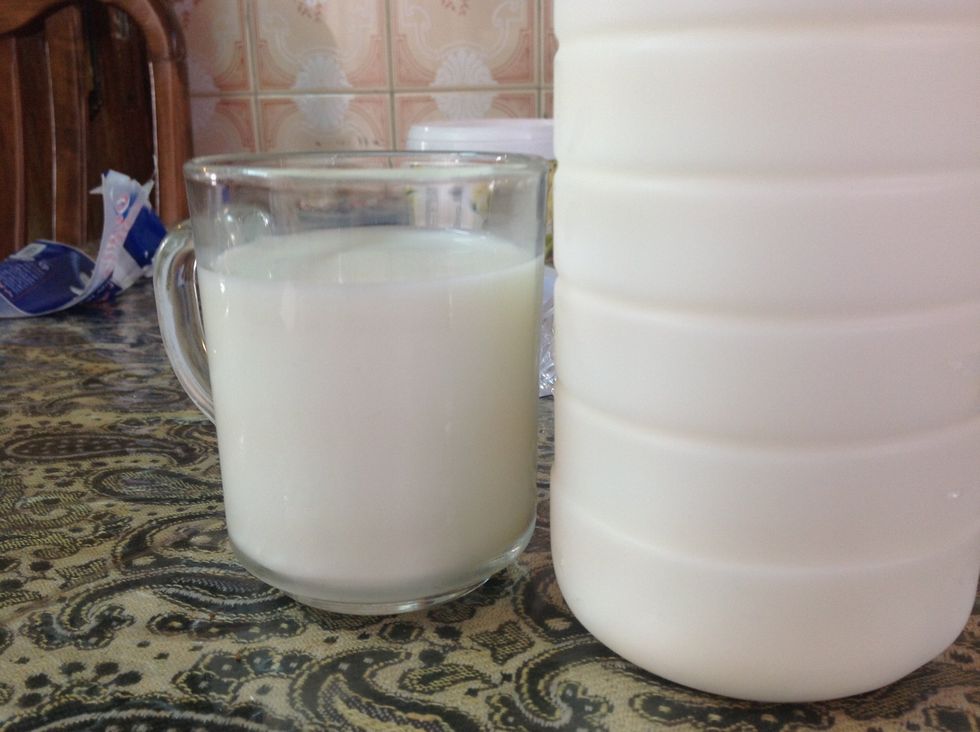 Pour 1 cup of milk into any cup that has a handle
