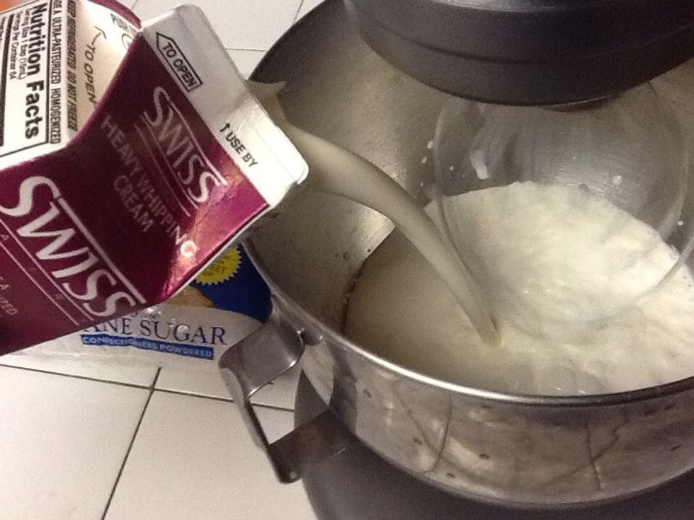 Pour 1 qt heavy whipping cream into stand mixer turn mixer on to low