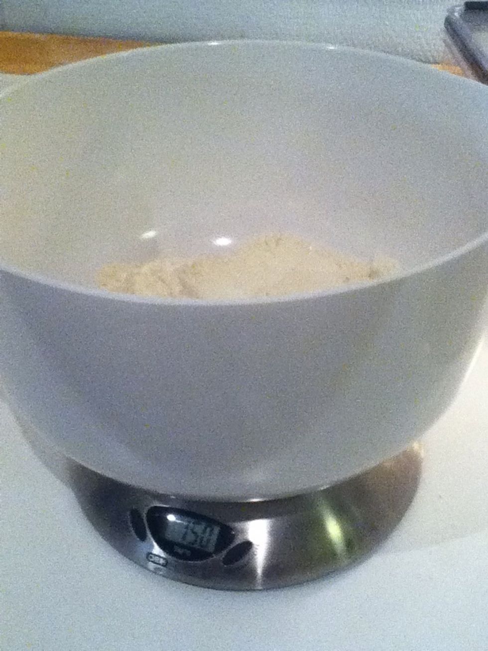 Pour 150 grams of flour into a mixing ball.