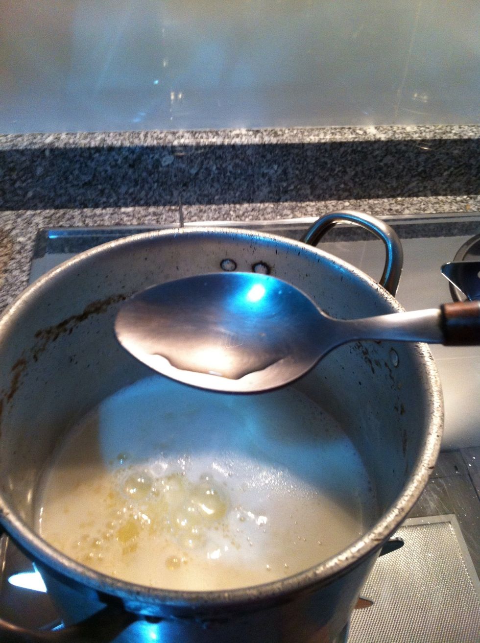 Pour 3 to 5 tbsp of white vinegar