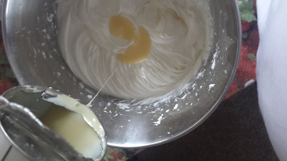 Pour 5 spoons of powdered whipped cream and cold water 250 ml, mixer until fluffy. Then combine the sweet condensed milk into batter whipped cream. cream whipper mix using mixer