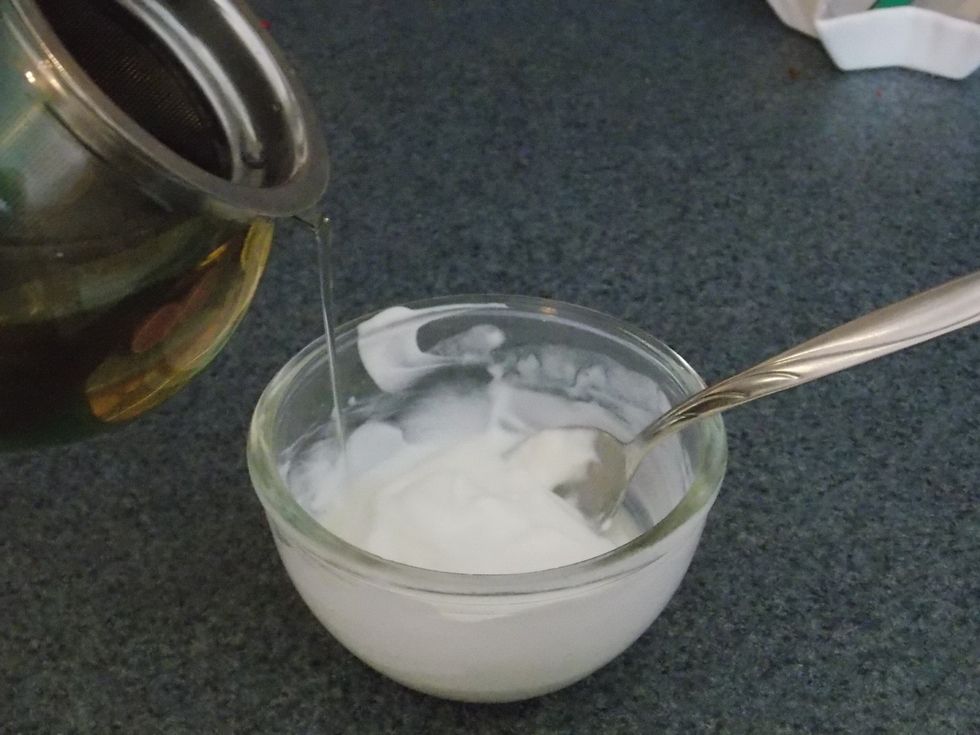 Pour a little bit of tea into the yogurt and mix well. If it's still a bit lumpy add more tea until it's smooth.