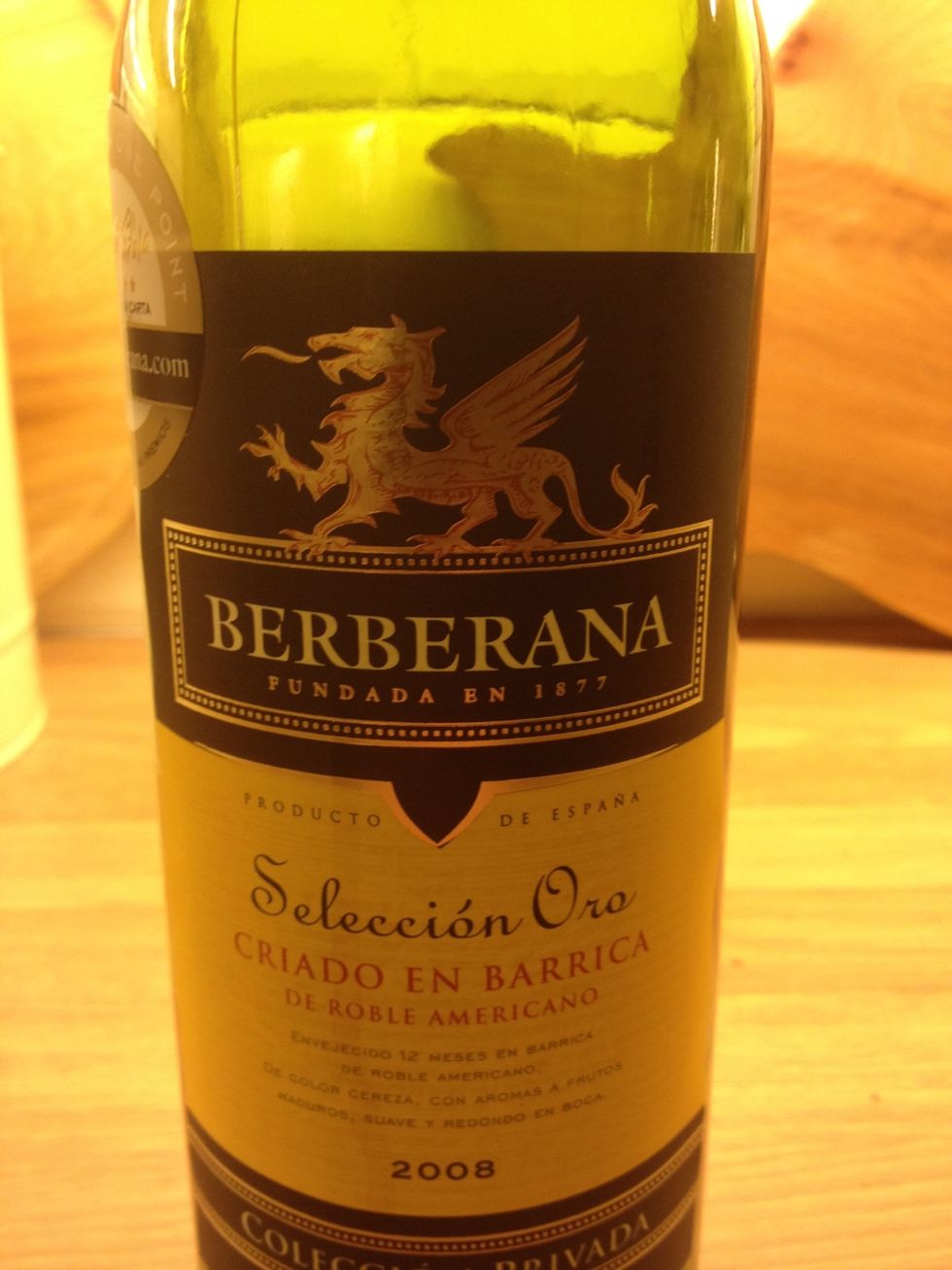 Pour a nice glass of Spanish red