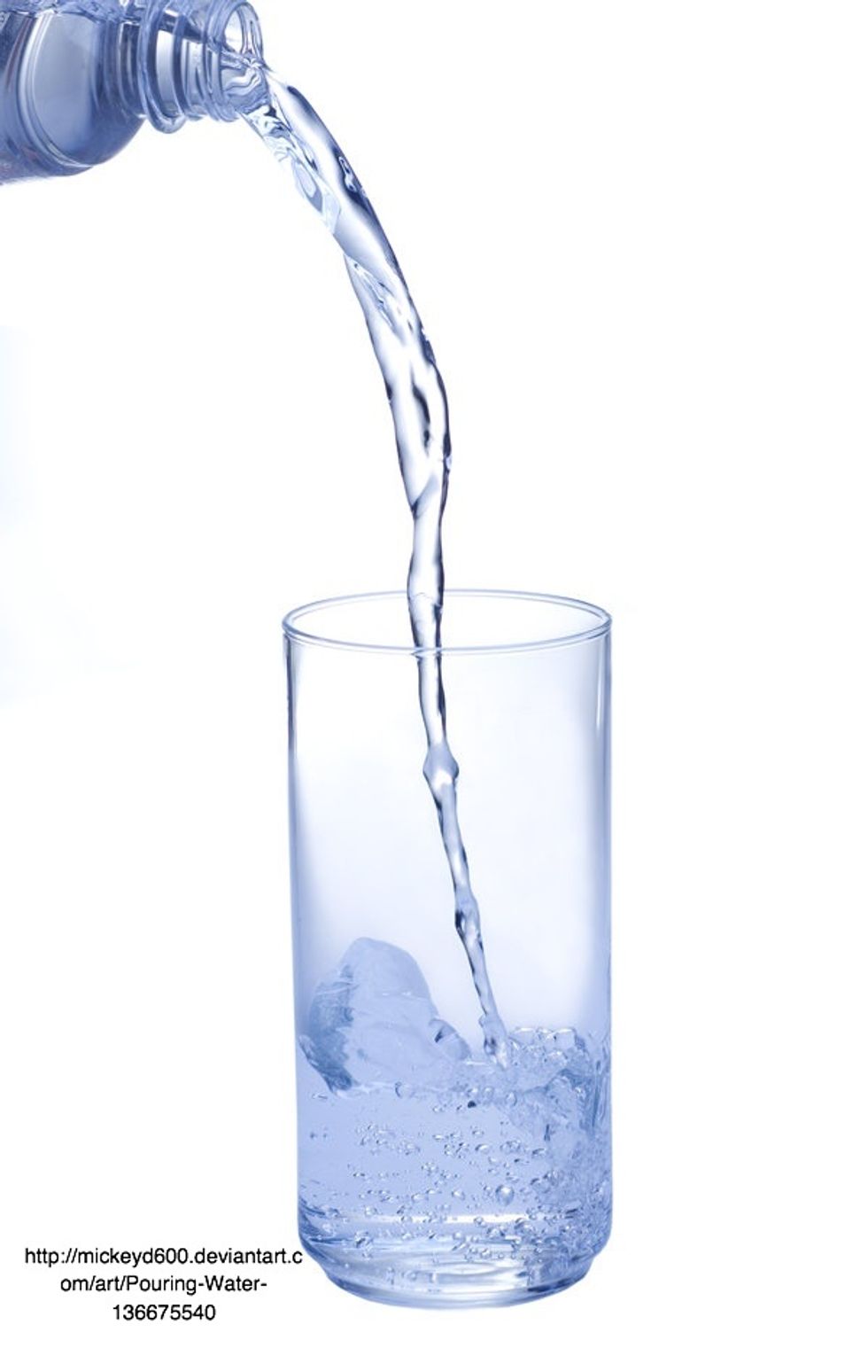 Pour about 1.5 liters or water into the cup.