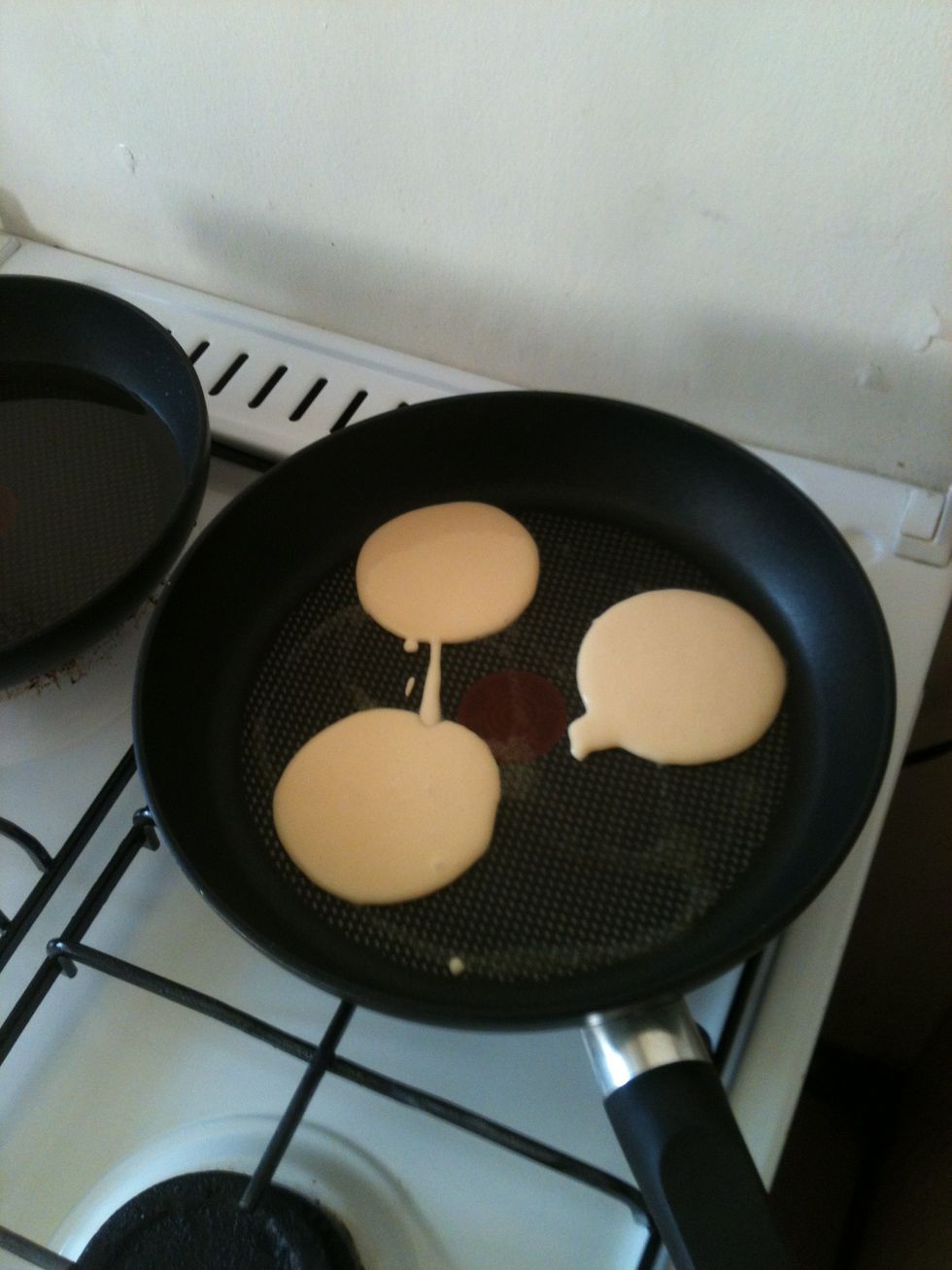 Pour batter into small little circles (Japanese hot cakes are small and cute, so these must also be small and cute; that is the way, oh young one). Cook on a low flame so they don't burn.
