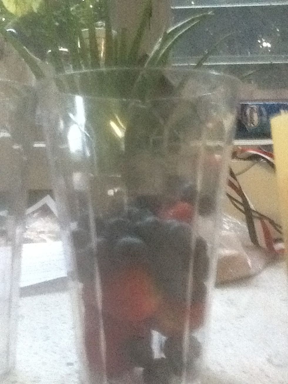 Pour blackberries and strawberries into 3 cups