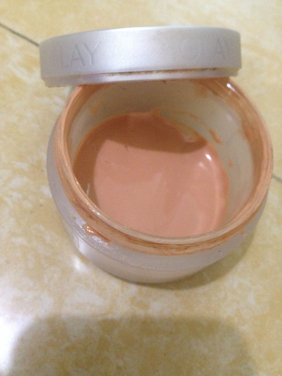 Pour Body Butter(3/4) and Foundation(1/4) in an empty container and mix until a desired consistency is reached. Voila! Your primer is done. Lemme know how it was :)