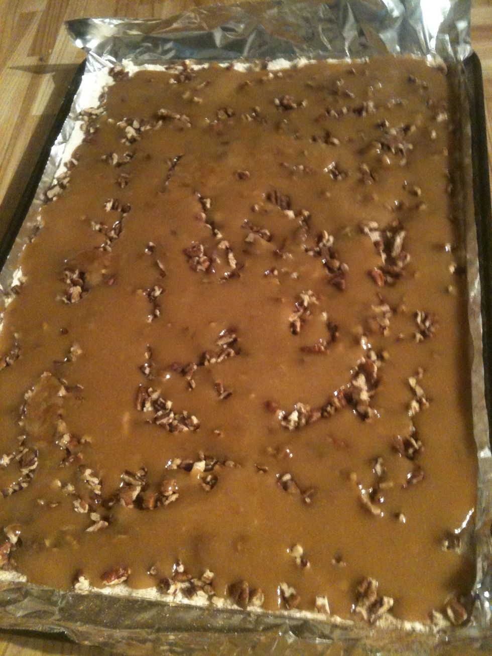 Pour caramel over pecans and crust.