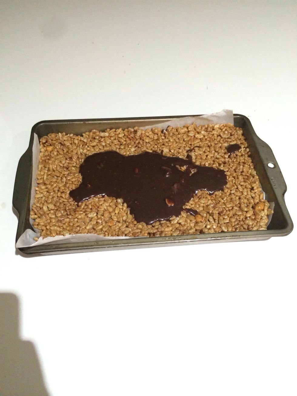 Pour chocolate gloss onto the rice bubbles.