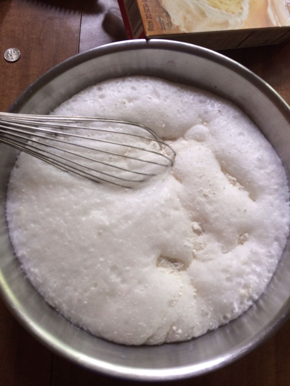 Pour clear soda into a bowl with the cake mix.