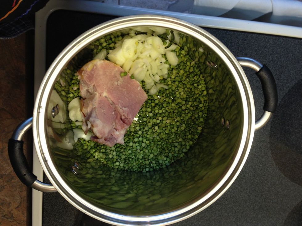 Pour DRY split peas right from the bag into kettle. Add ham chunk, sliced onion & seasonings. Dont scrimp on the ham! There should end up being a piece in nearly every spoonful!