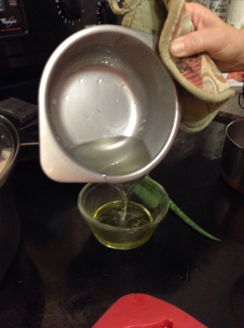 Pour glycerin into bowl
