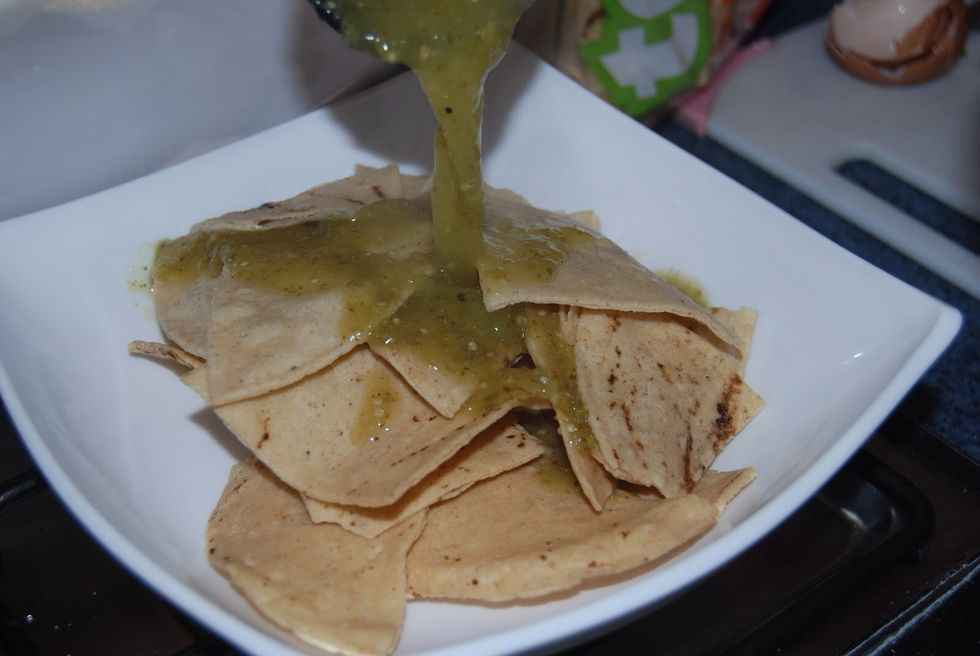 Pour green sauce on the chips.