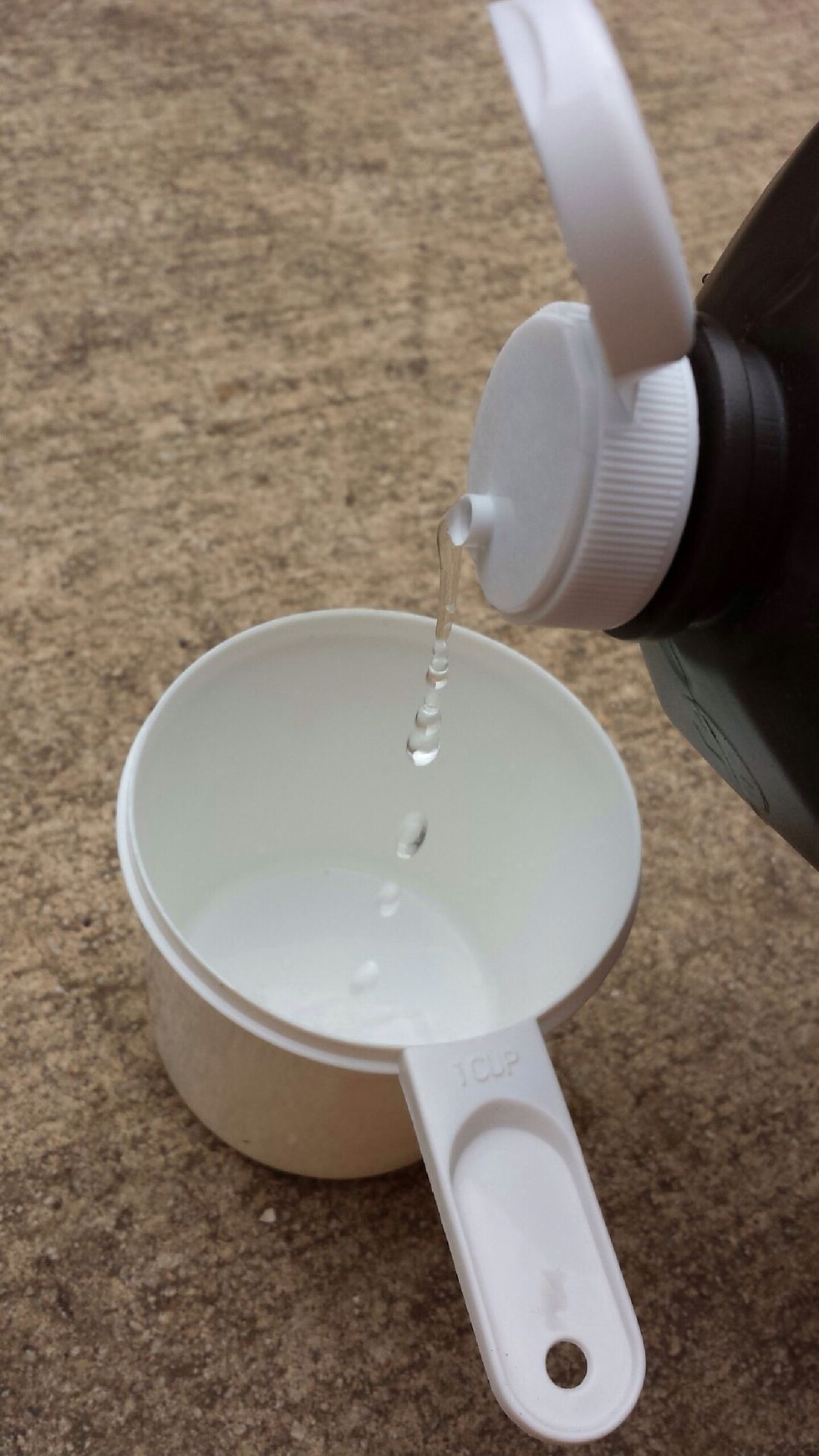 Pour hydrogen peroxide into measuring cup (1cup)
