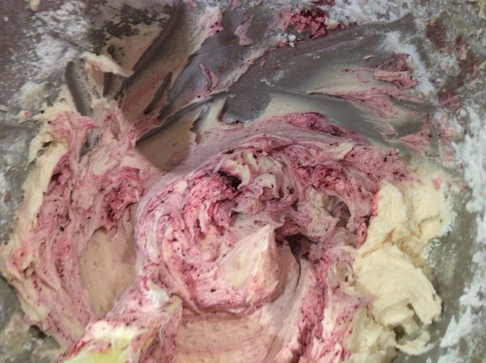 Pour in as much of the blueberry puree as liked and fold through with a spatula (2 minutes)