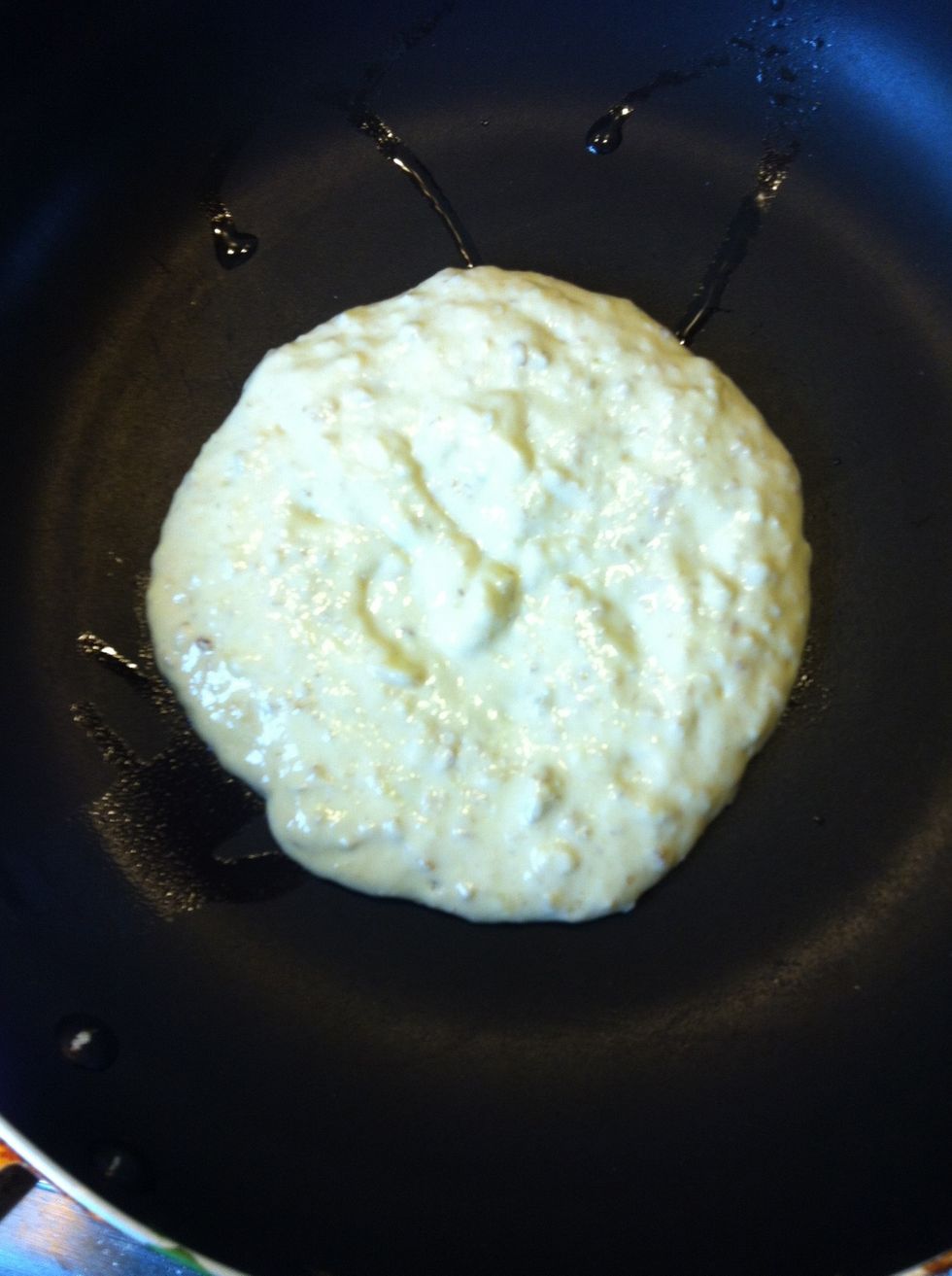 Pour in the desired amout of batter and shape with the spatula if necessary.