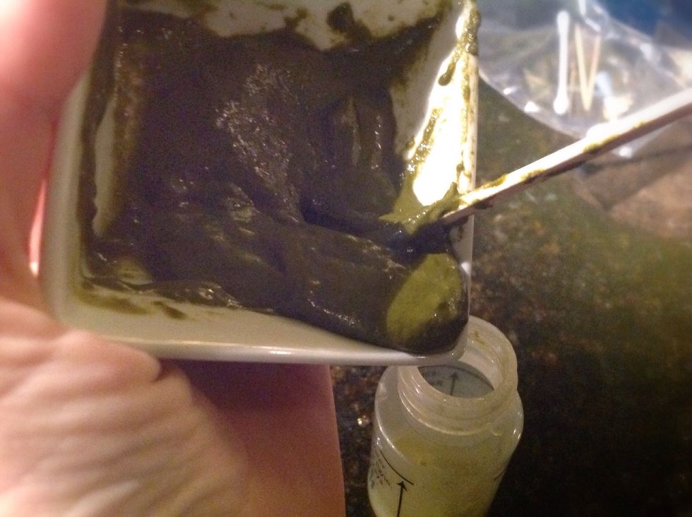 Pour into a bottle or plastic ziplock bag for application.