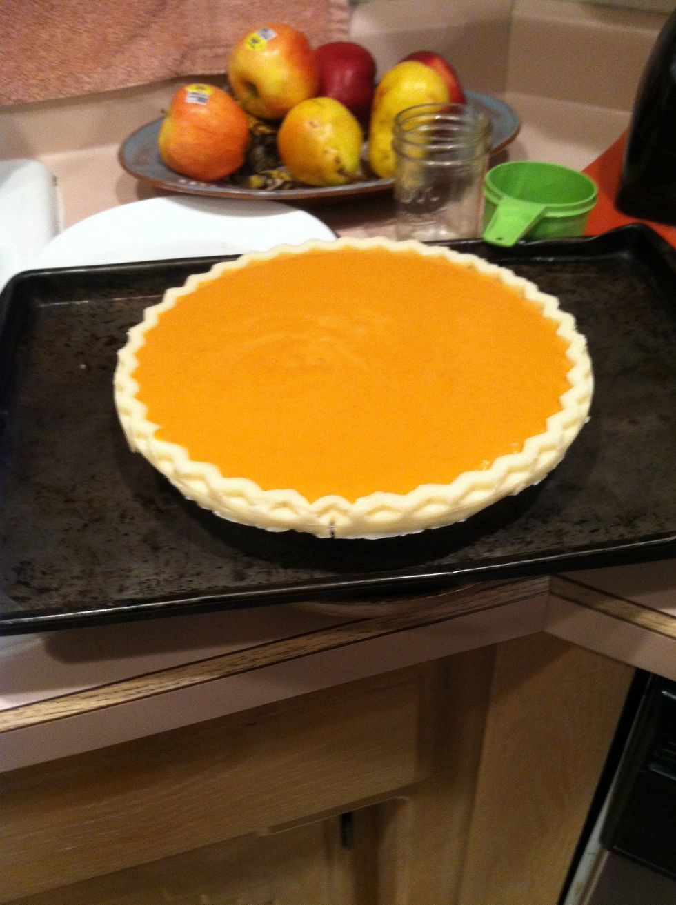 Pour into pie crust. I love the color. ( and smell : D )