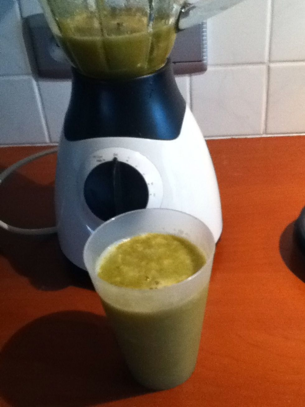 Pour it into a cup and ready! Because the smoothie has no strong taste you can add some lemon juice. I love to put some grapes in it! But it's a mather of taste ofcourse (: