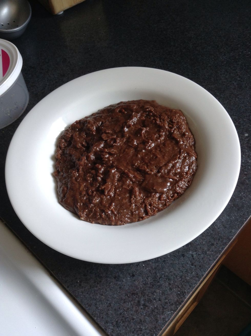 Pour it into a plate and take it to the fridge for about 20 min or until it cools down and acquire a stiffened texture.
