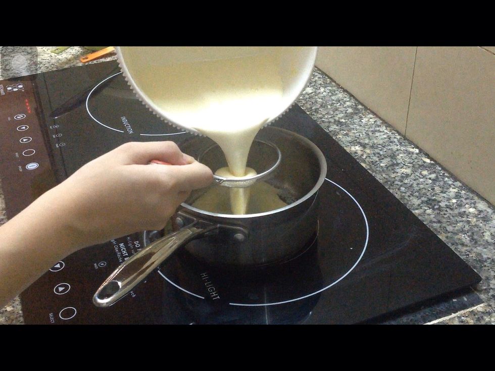 Pour it into the sauce pan again through a sieve to eliminate any clumps, for the smooth-texture ice cream. ^^