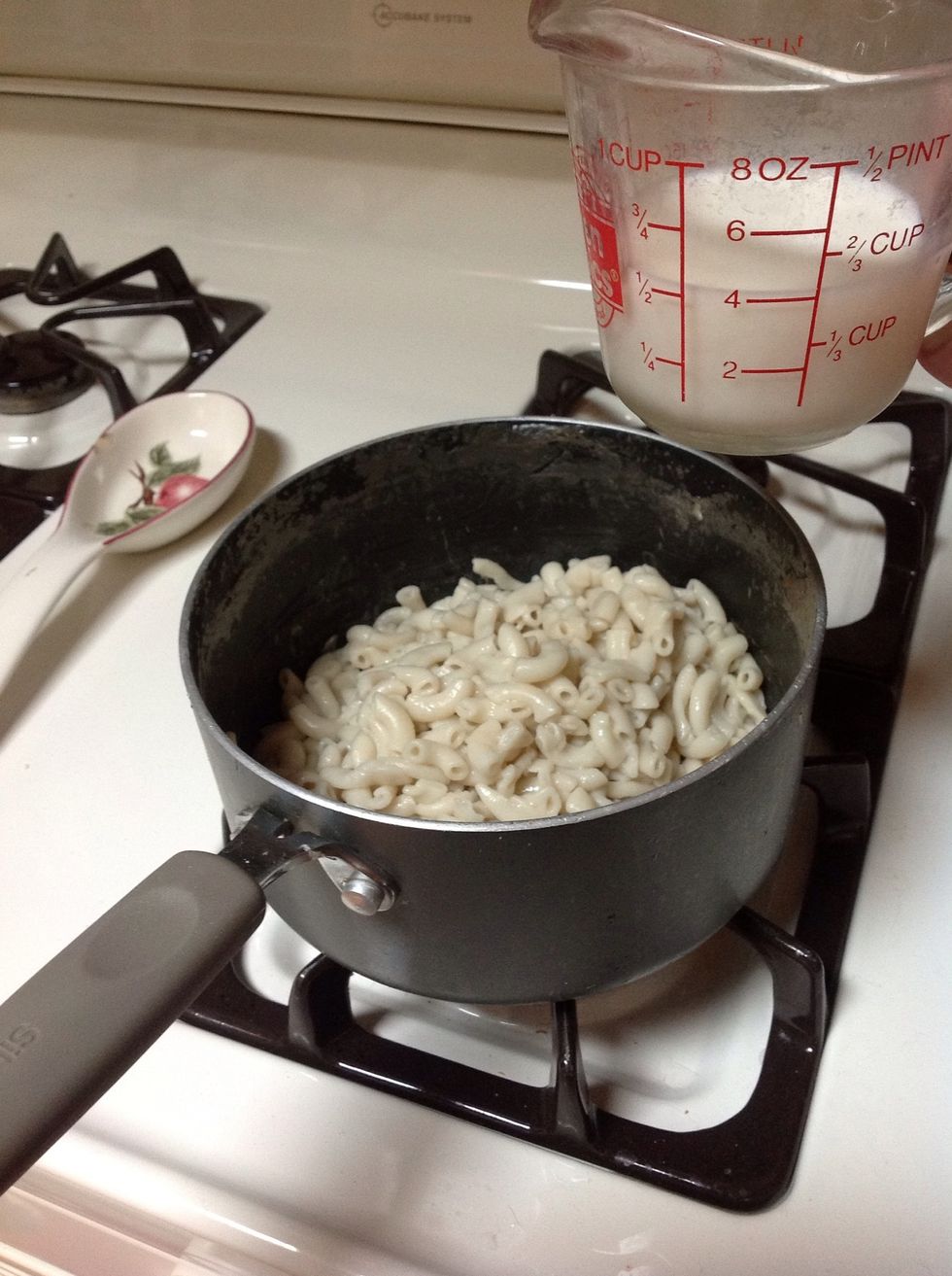 Pour milk into the noodles.