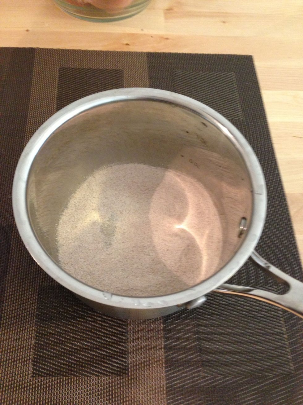 Pour milk tea powder on pot