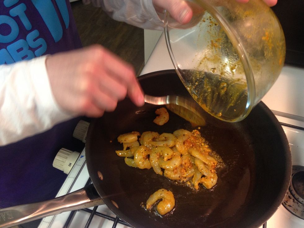 Pour olive oil into pan when pan is medium heat and pour prawns in to cook