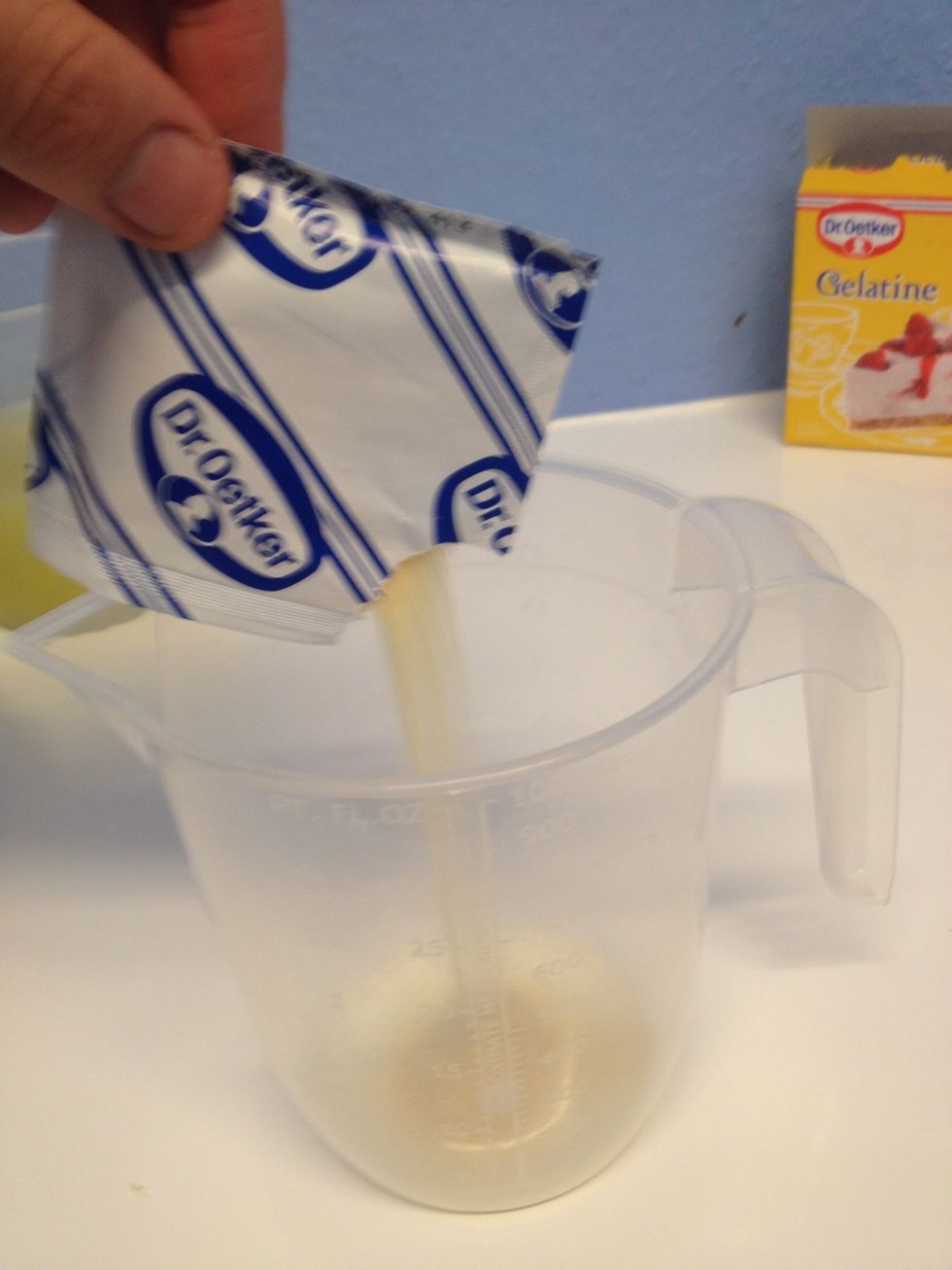 Pour one sachet of gelitine into a jug