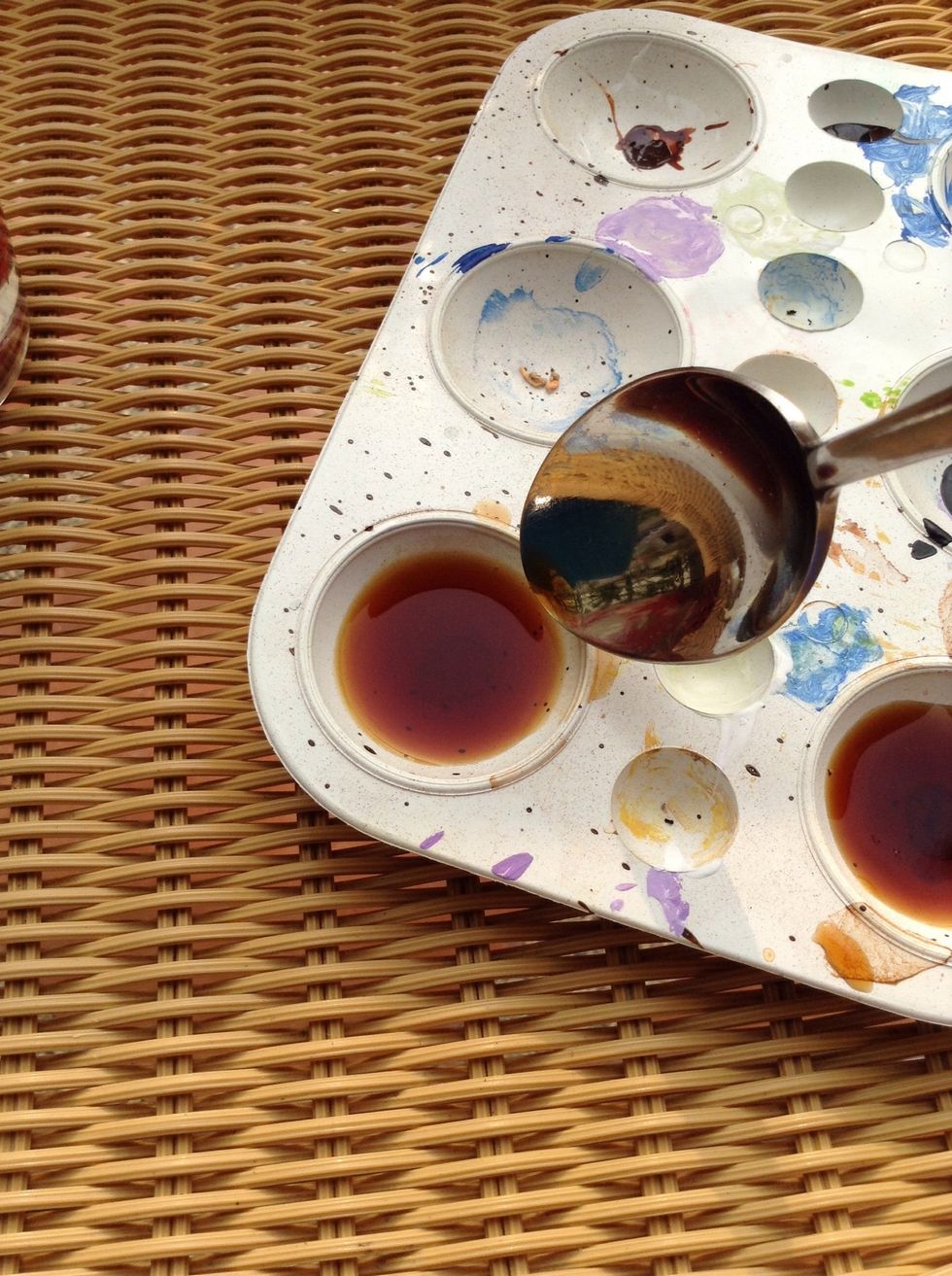 Pour one table spoon into the palette
