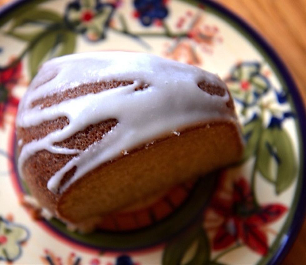 Pour over cooled cake, in a zig zaggy motion!