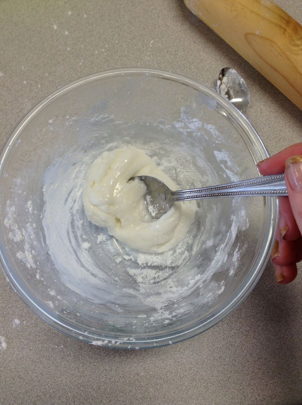 Pour royal piping icing into a bowl and add small amounts of water accordingly until you get a slightly thick consistency. Add drops of black food colouring and mix well