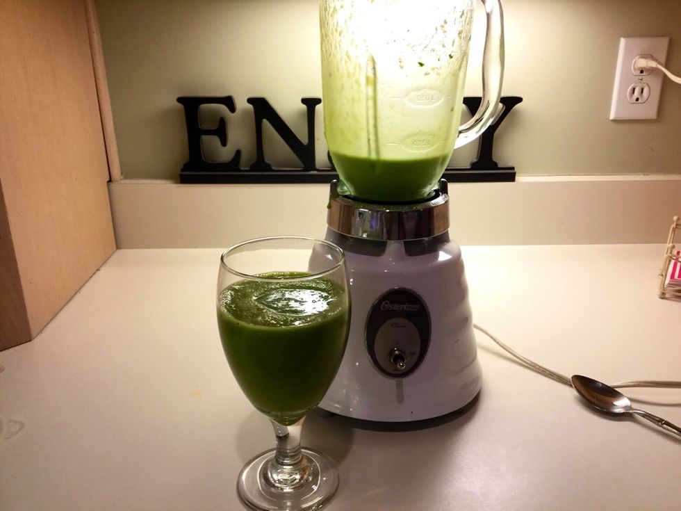 Pour smoothie in cup