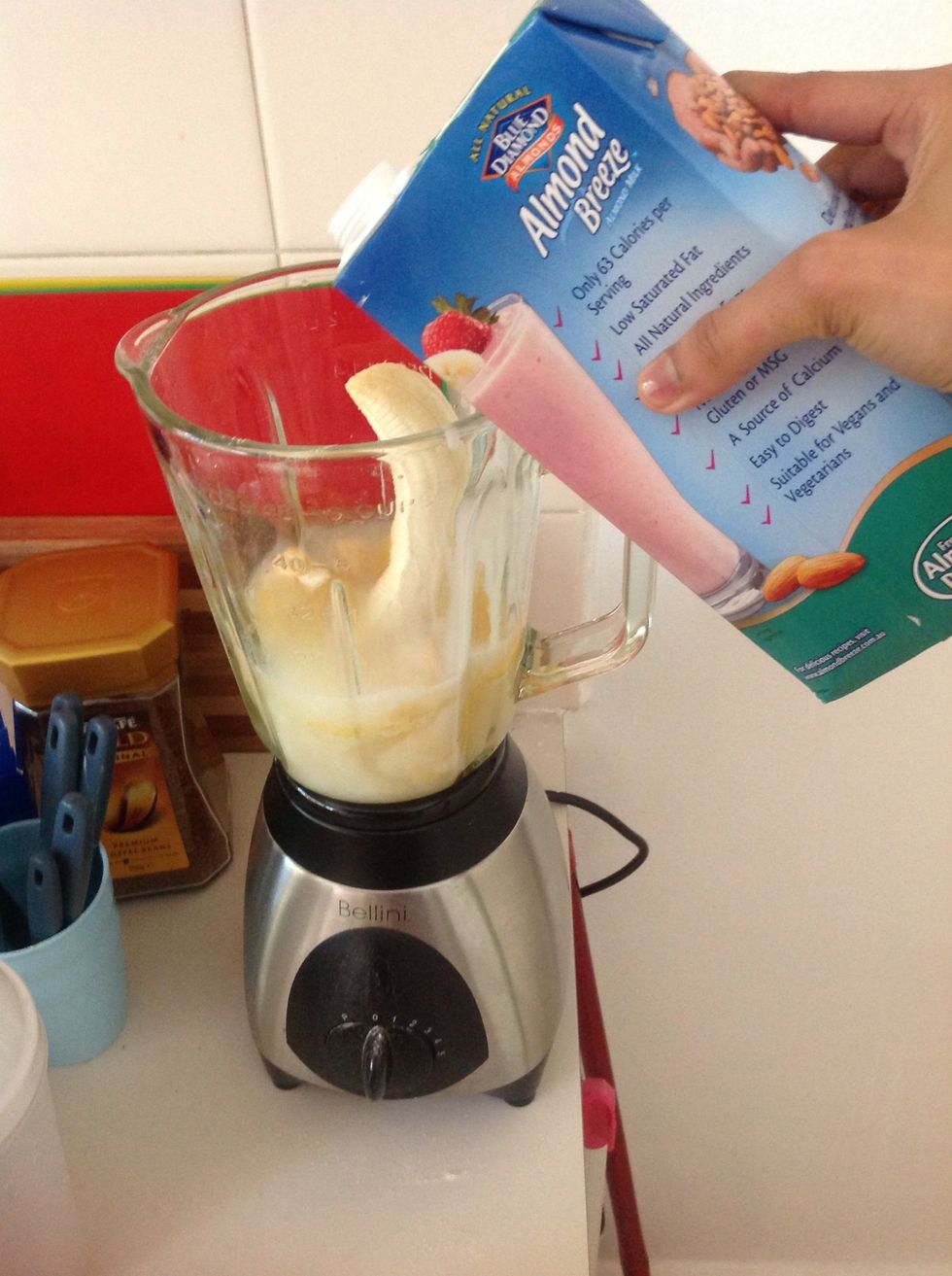 Pour some almond milk into the blender. The ratio of water to almond milk should be 2:1, 2 cups to 1 cup or 200 ml to 100 ml. If you like your shakes sweet, add sweetener to the mix.