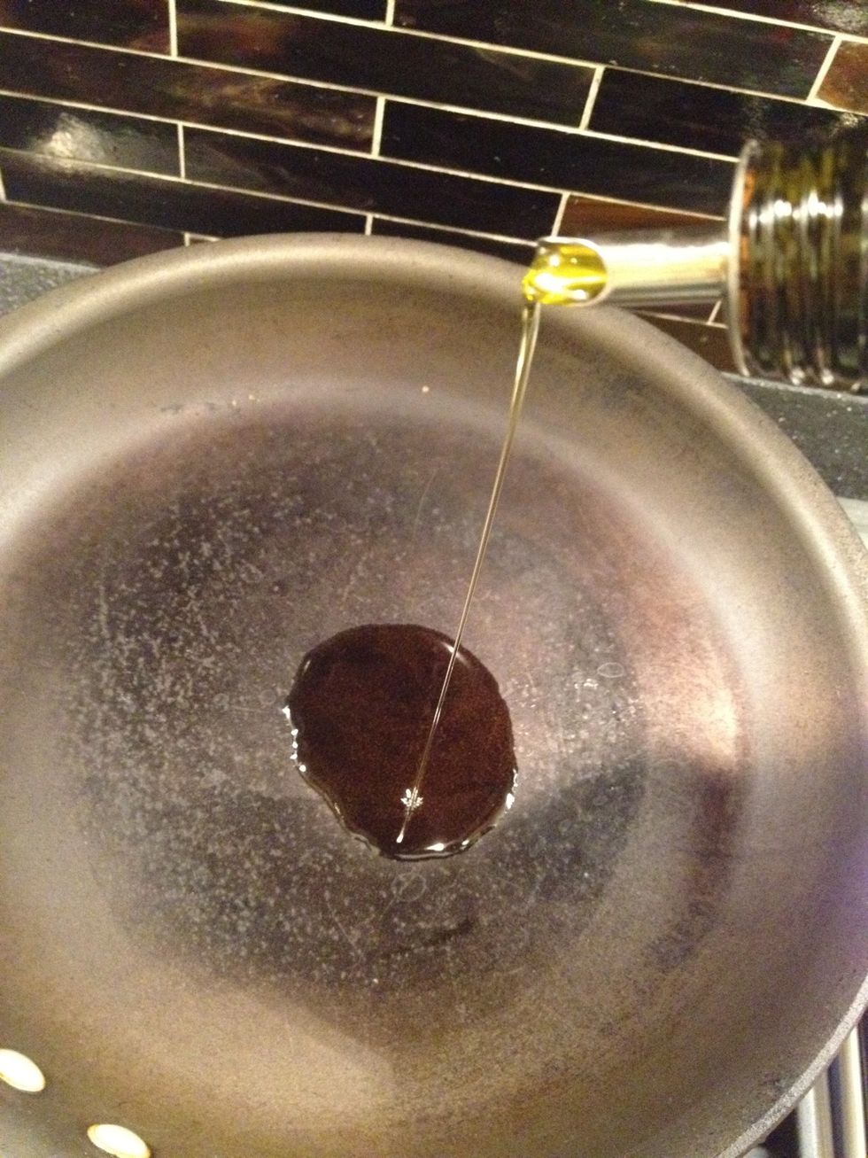 Pour some oil into a large saut\u00e9 pan.