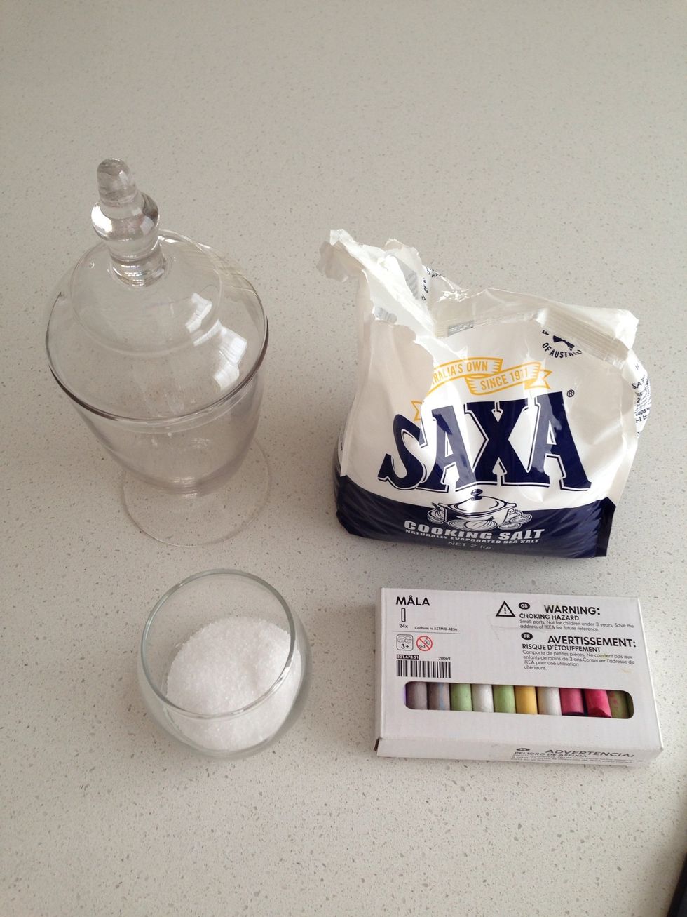 Pour some salt into empty glass.