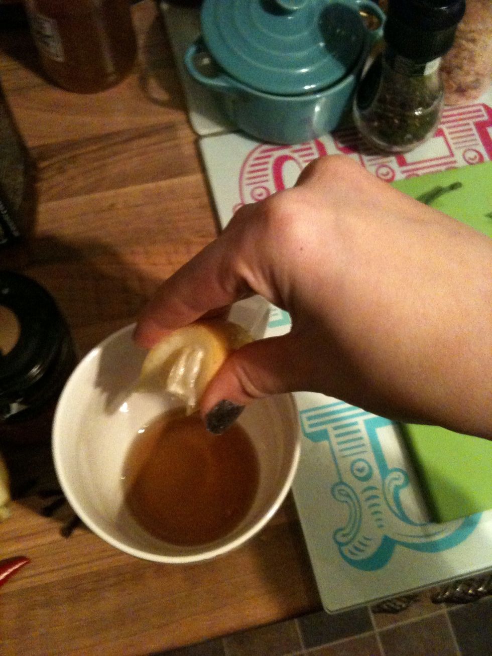 Pour some whiskey into a mug, squeeze in the juice of the plain lemon slice and drop the slice in. Use however much whiskey you want, this is probably 2 (UK) shots worth