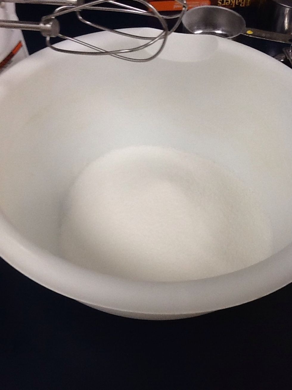 Pour sugar in bowl.