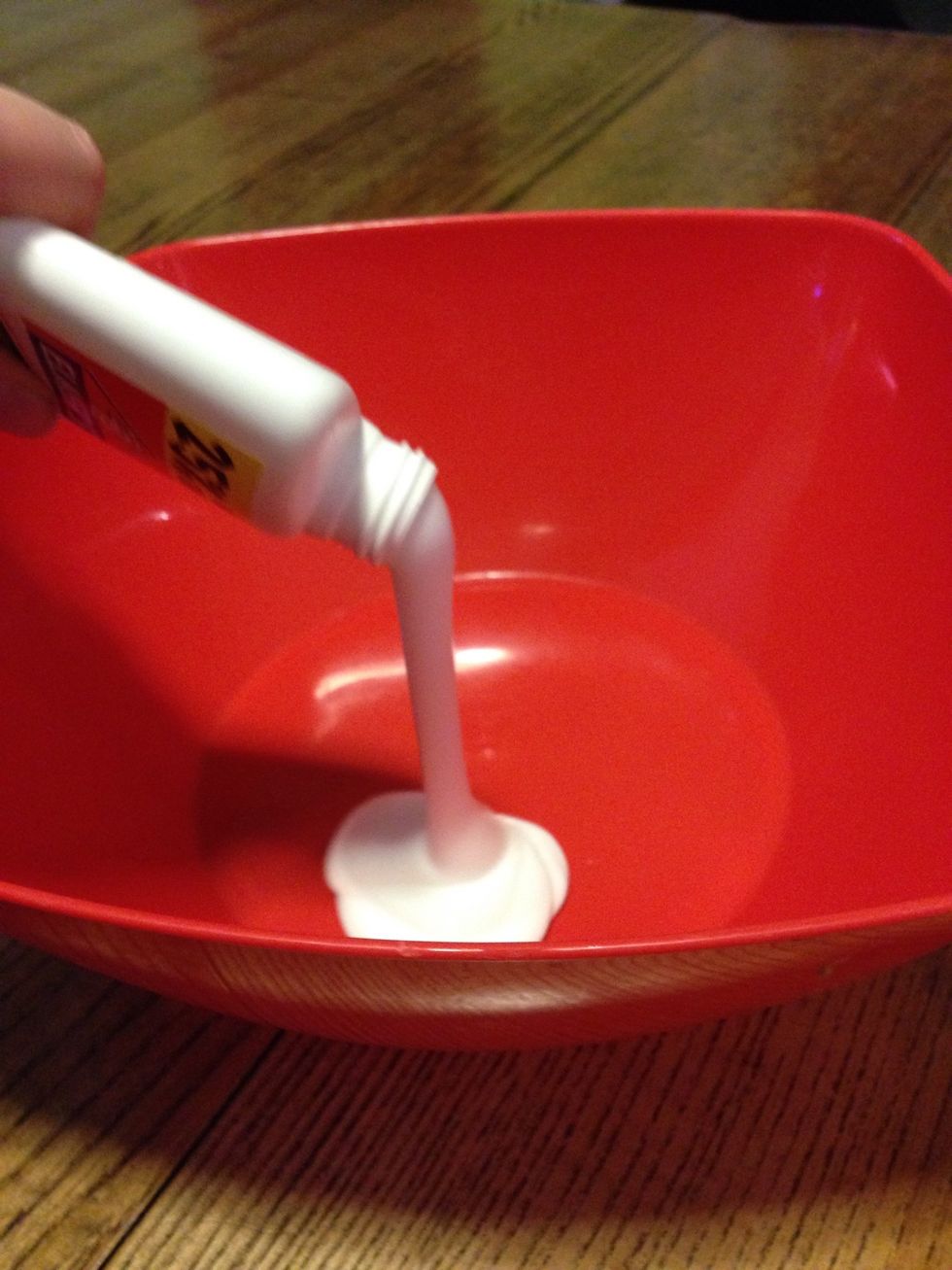 Pour the 5 ounce bottle of Elmers glue into a Bowl