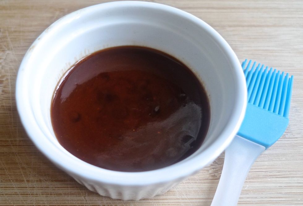 Pour the barbecue sauce into a small bowl. Leave to cool. This sauce will be used later to brush on the grilled pork during grilling.