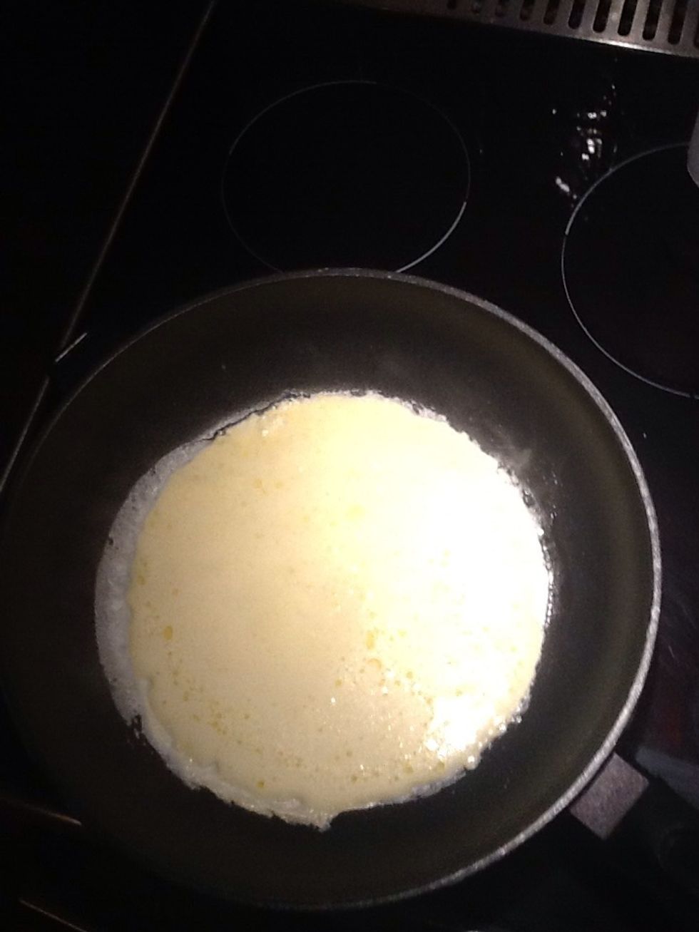 Pour the batter in a ring around the frying pan. Let them fry for about 30 seconds on each side.