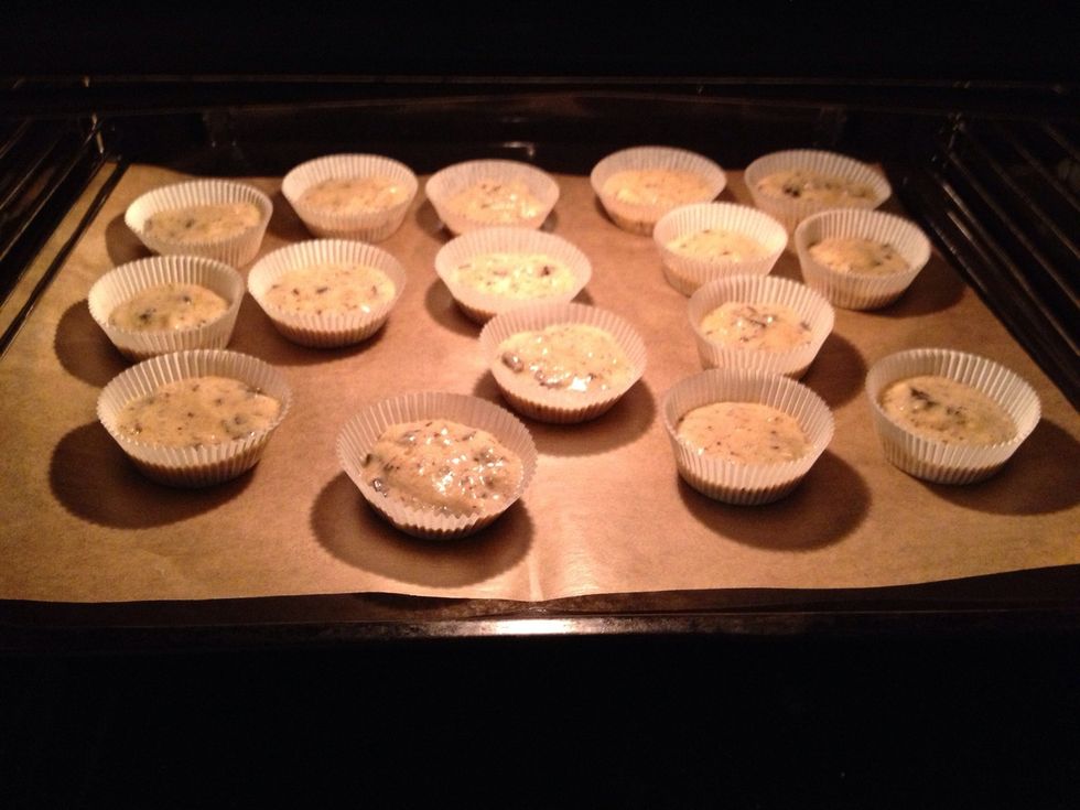 Pour the batter into the molds. If you choose to make one bigger cake, keep it in the oven for 30-40 minutes. The cupcakes need about 12-15 minutes depending on how you like them.