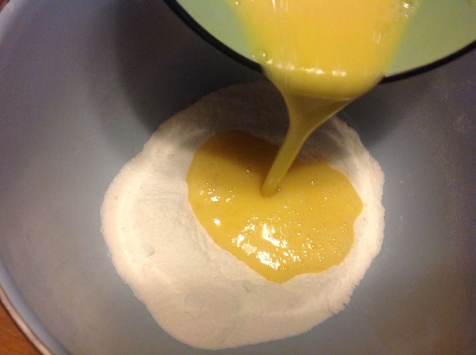 Pour the beaten eggs into the well.