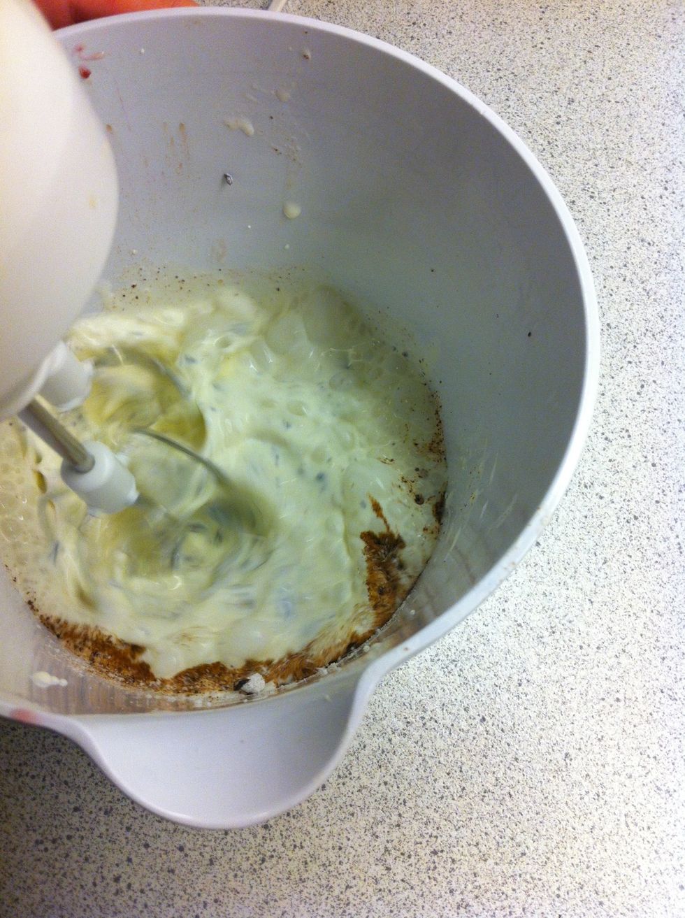 Pour the blueberries and mix it toghter