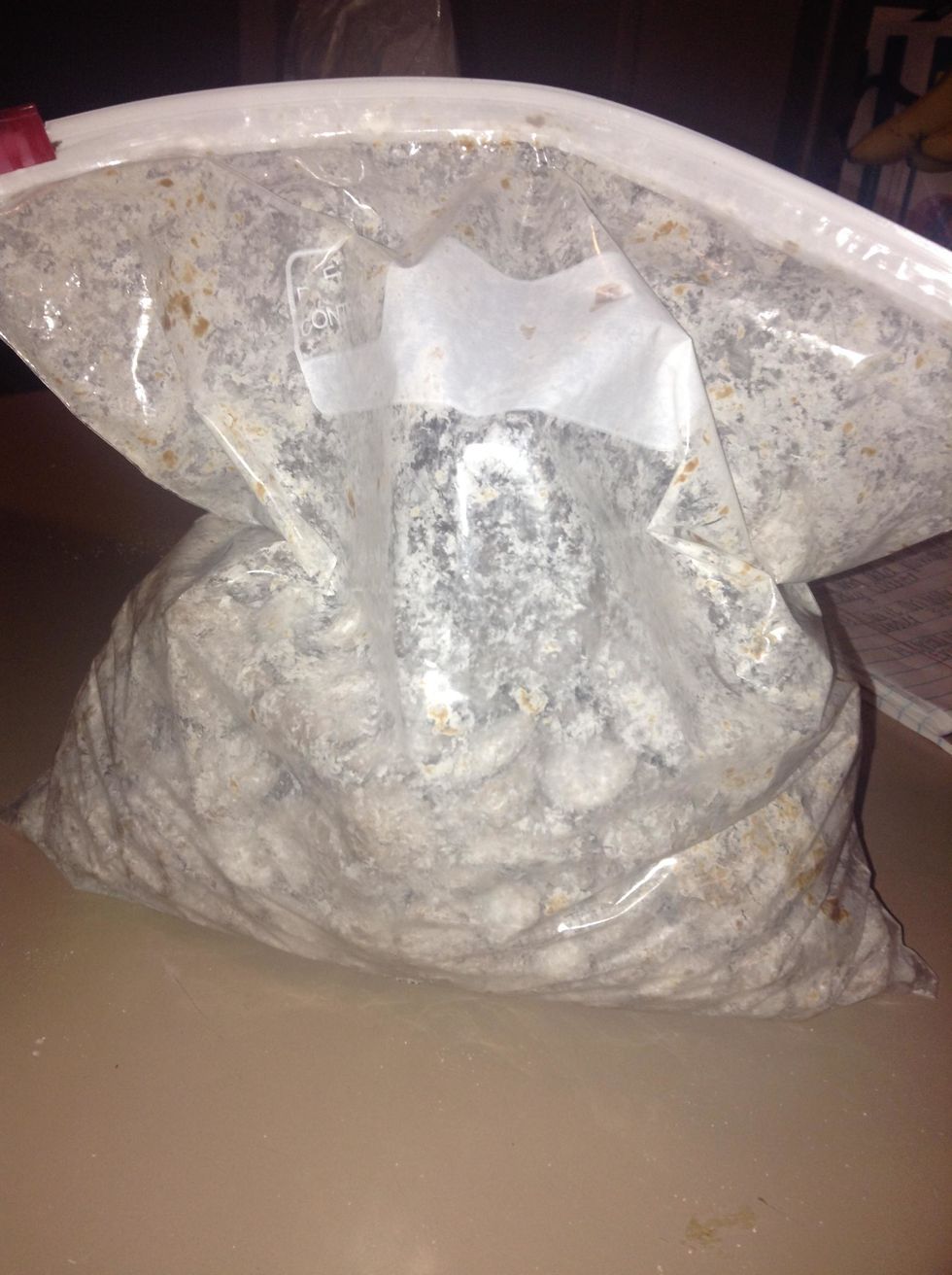 Pour the cereal in a large Ziploc bag and add powder till it's fully coated.