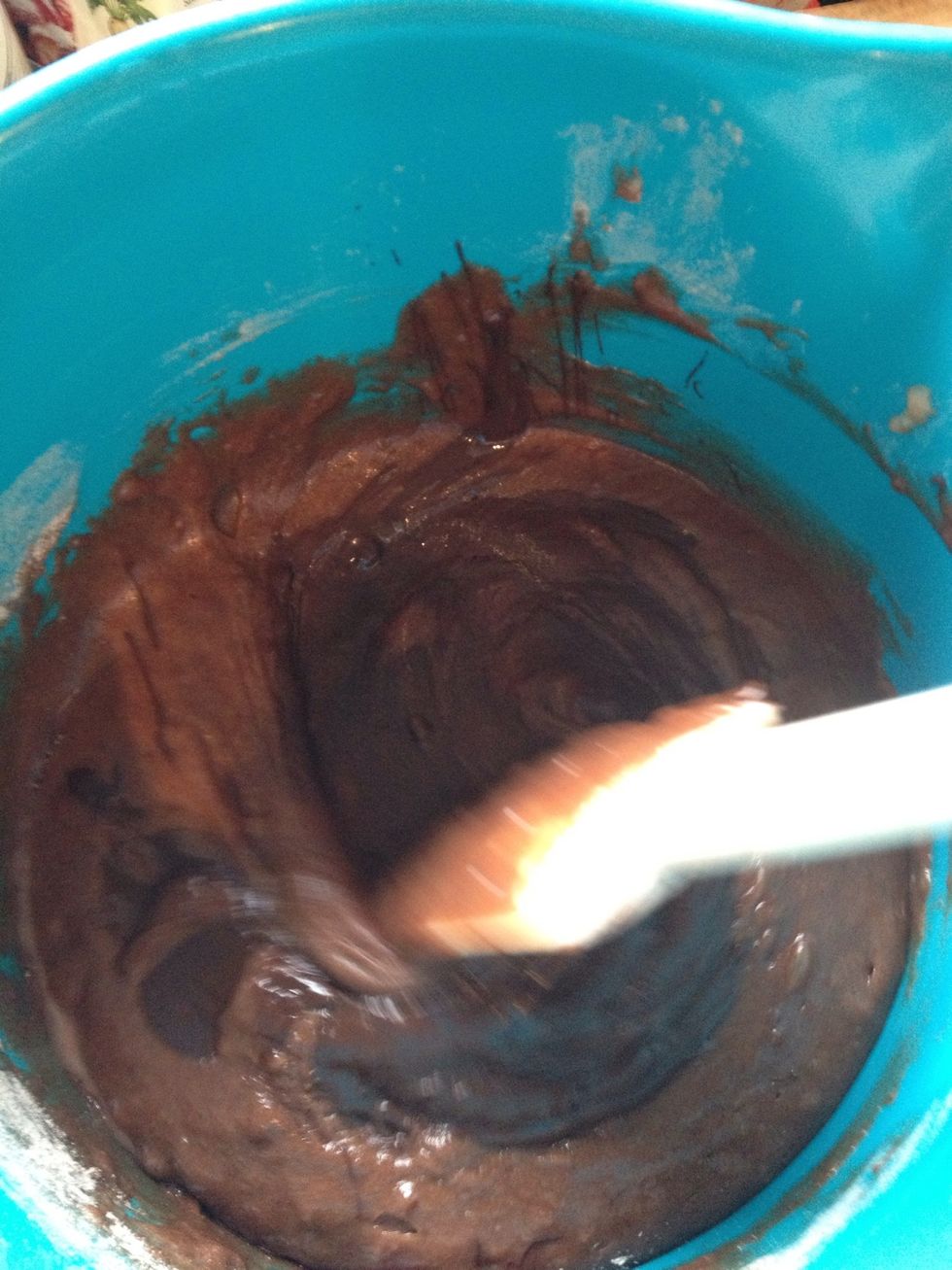 Pour the chocolate into the rest of the batter and stir carefully.