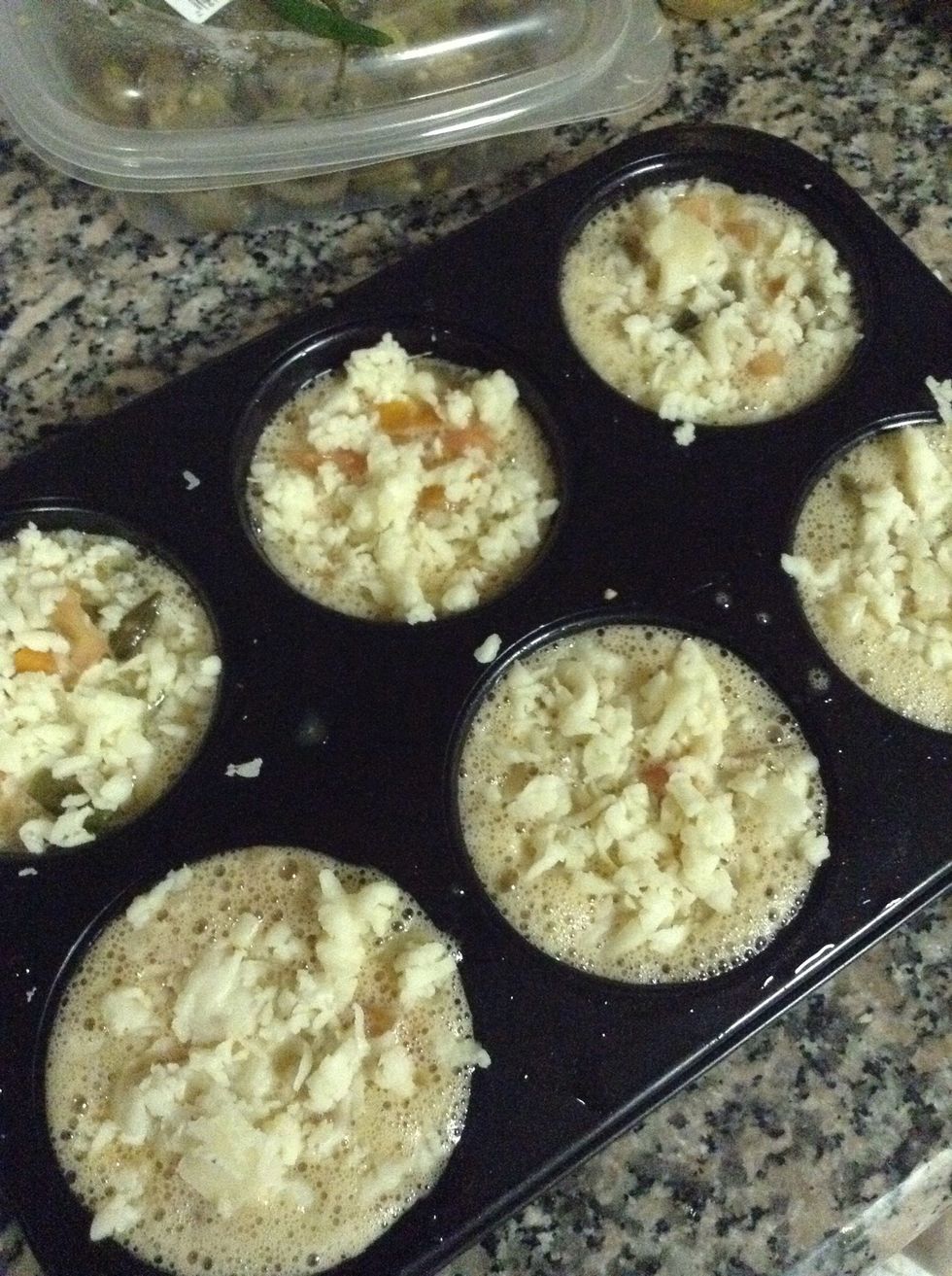 Pour the egg batter on it, sprinkle mozzarella cheese on it and cover whole batter