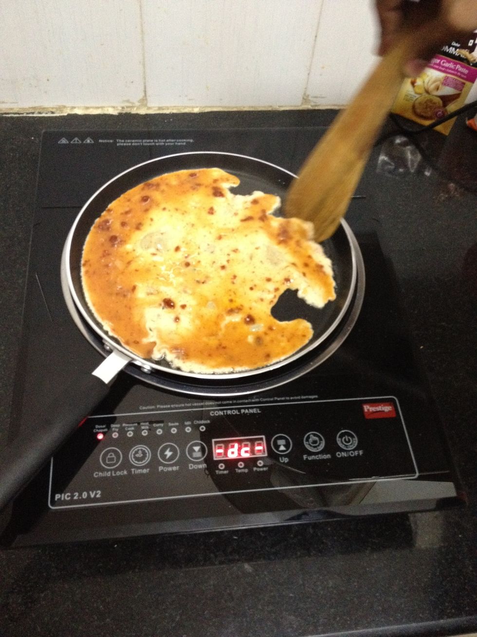 Pour the egg mixture into the heated container and spread it evenly